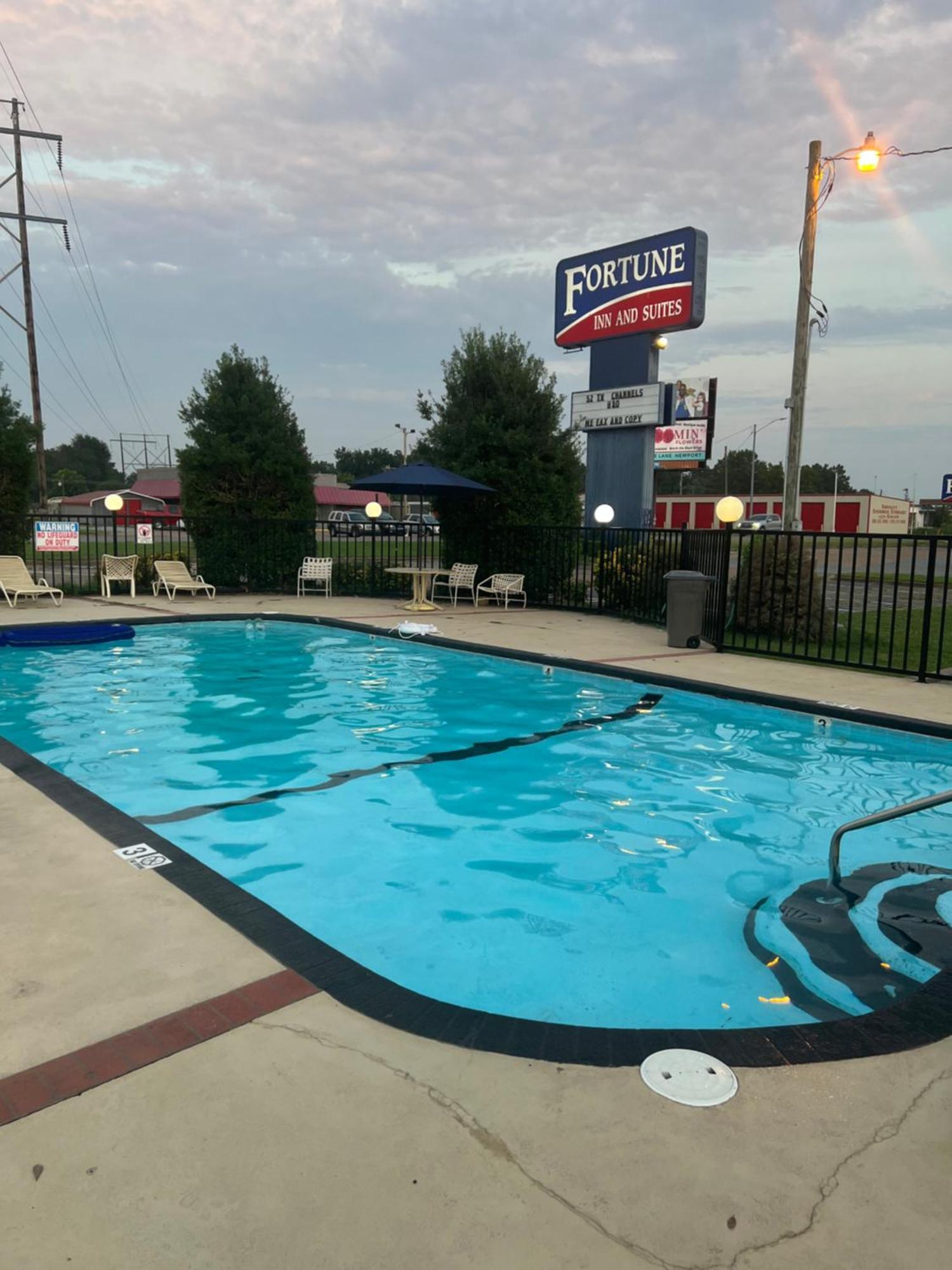 Fortune Inn & Suites Newport 外观 照片