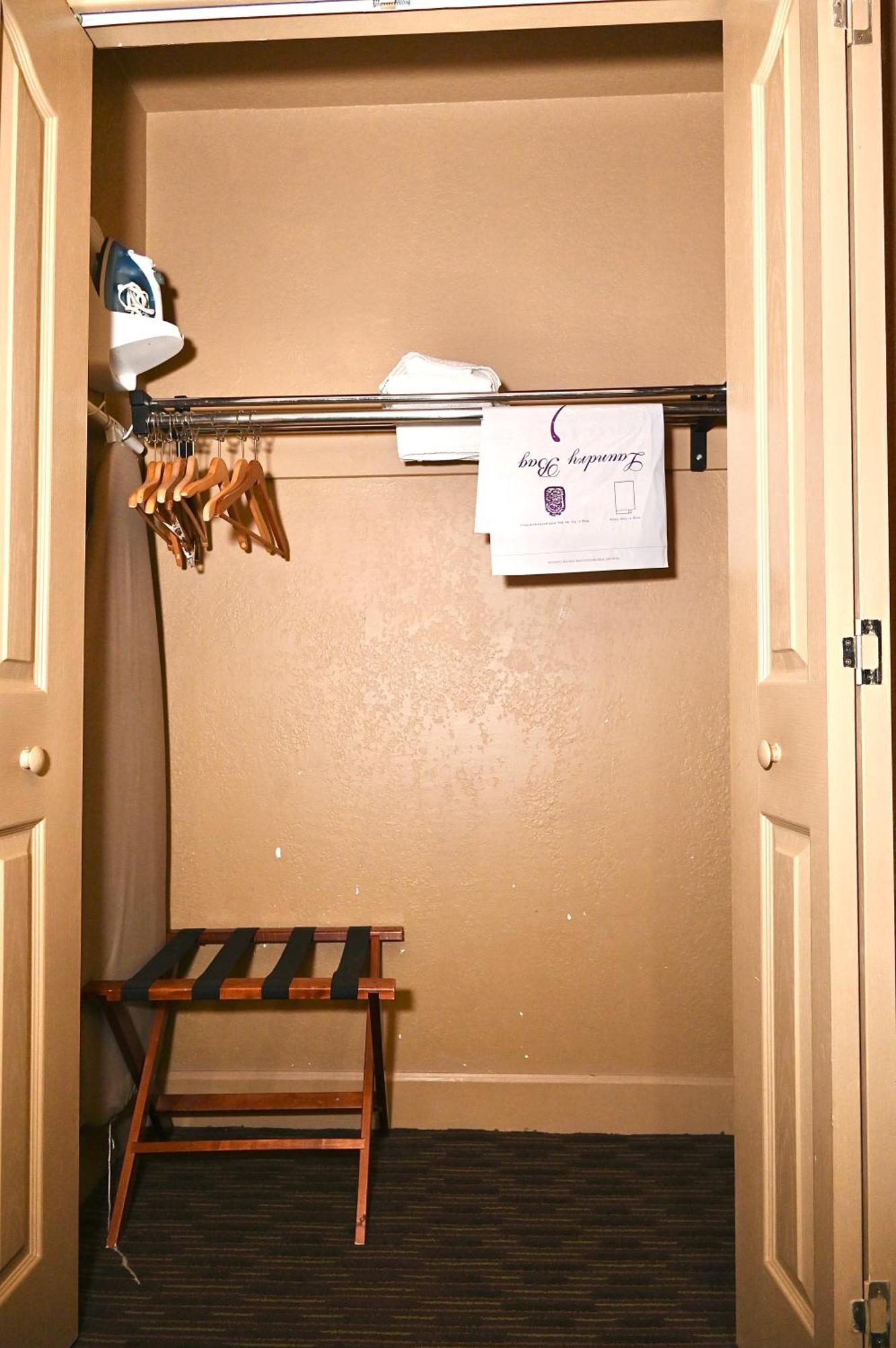 Fortune Inn & Suites Newport 外观 照片