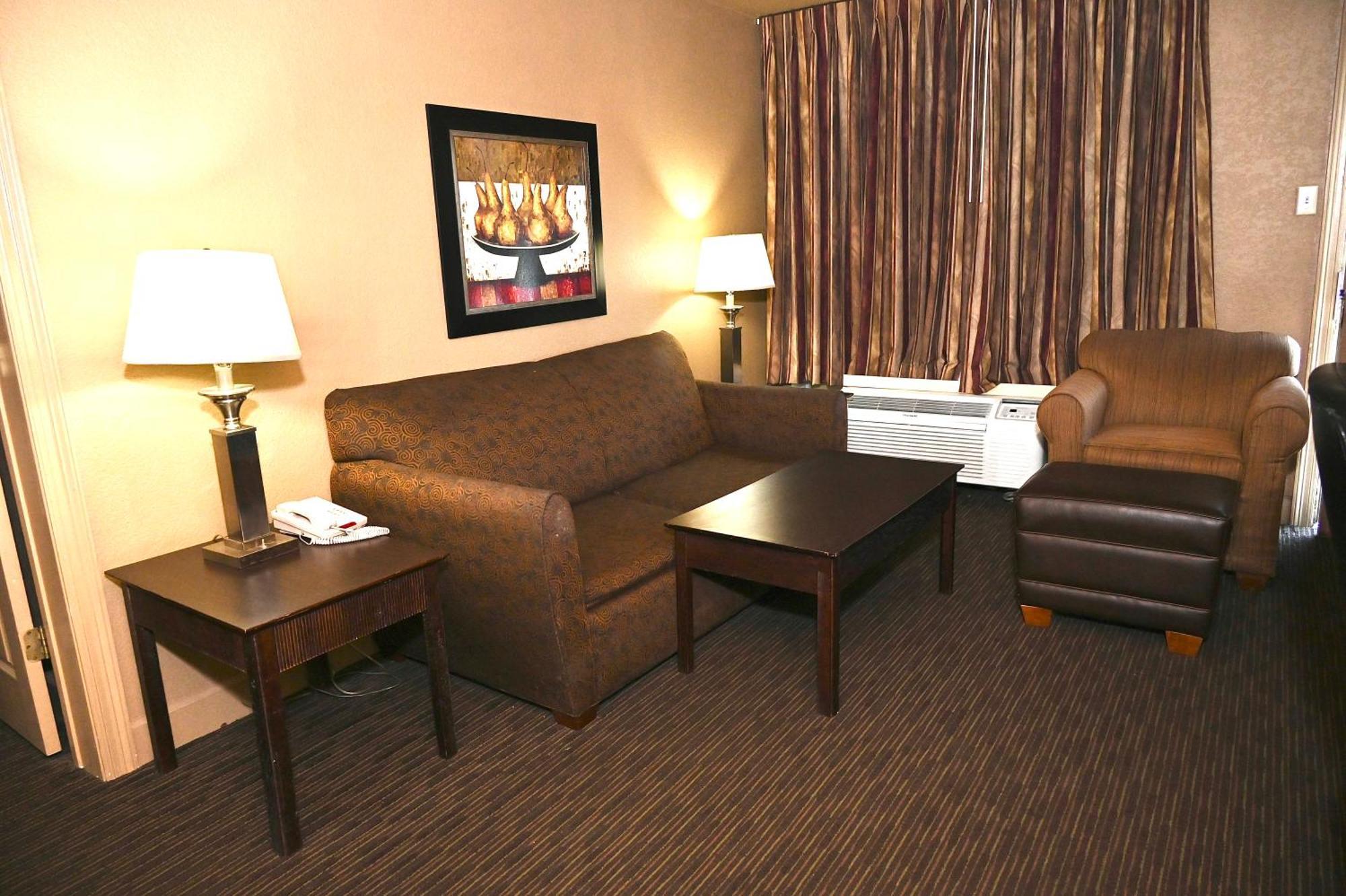 Fortune Inn & Suites Newport 外观 照片