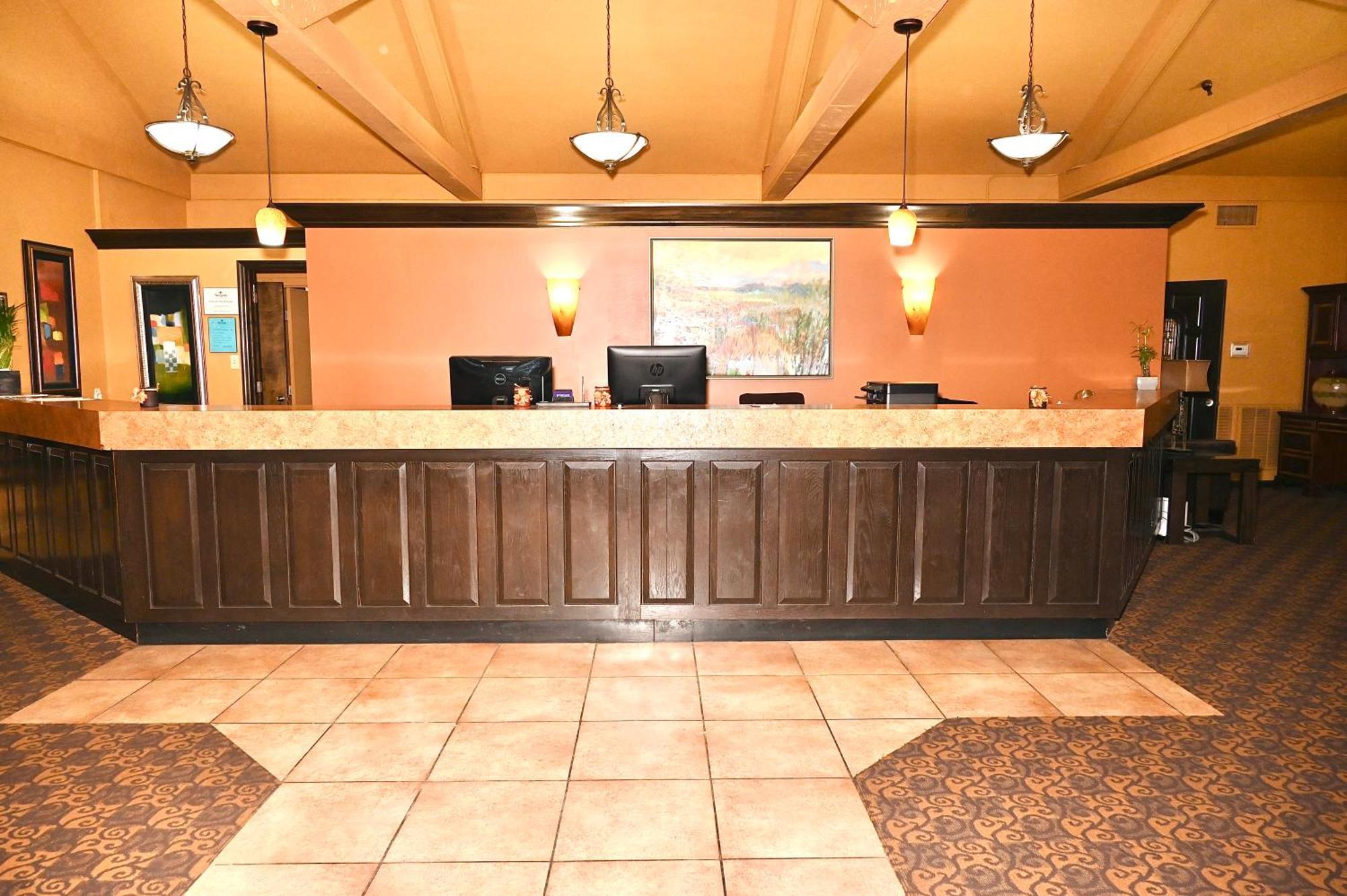 Fortune Inn & Suites Newport 外观 照片