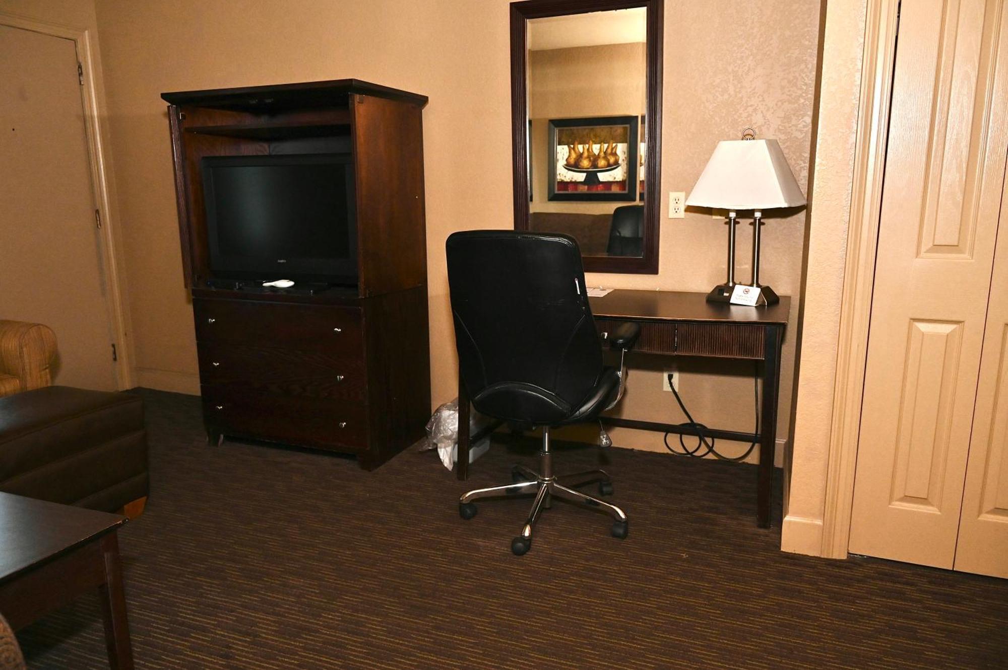 Fortune Inn & Suites Newport 外观 照片