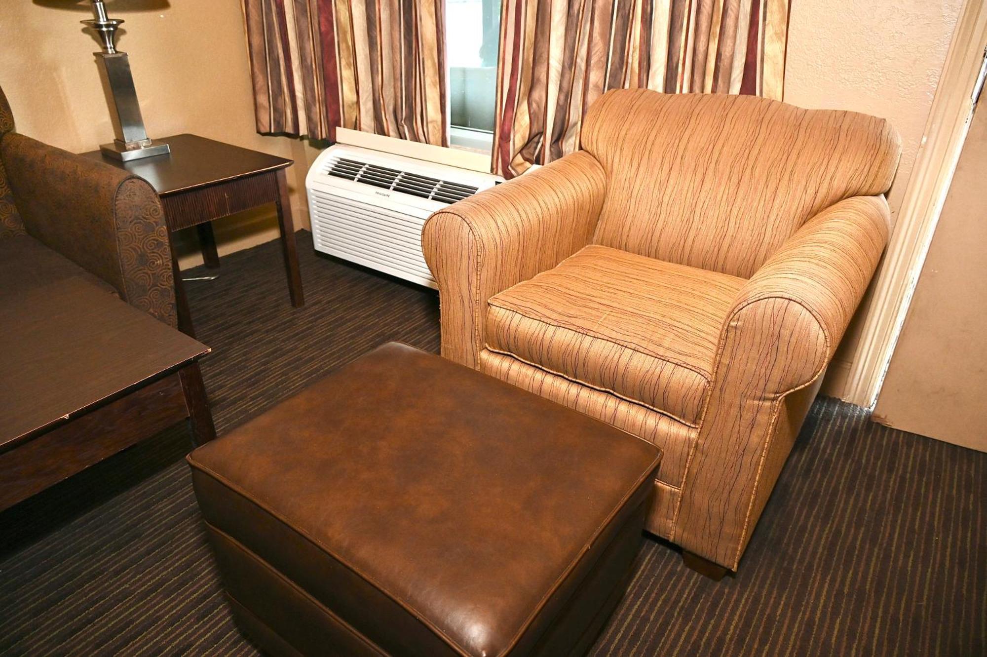 Fortune Inn & Suites Newport 外观 照片