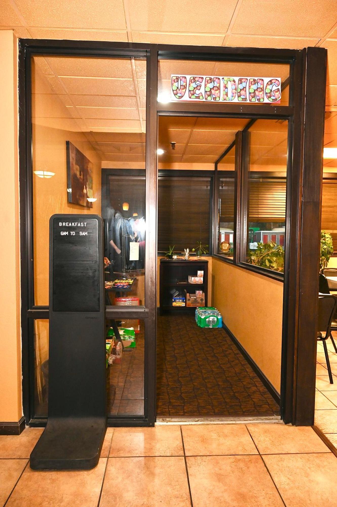 Fortune Inn & Suites Newport 外观 照片