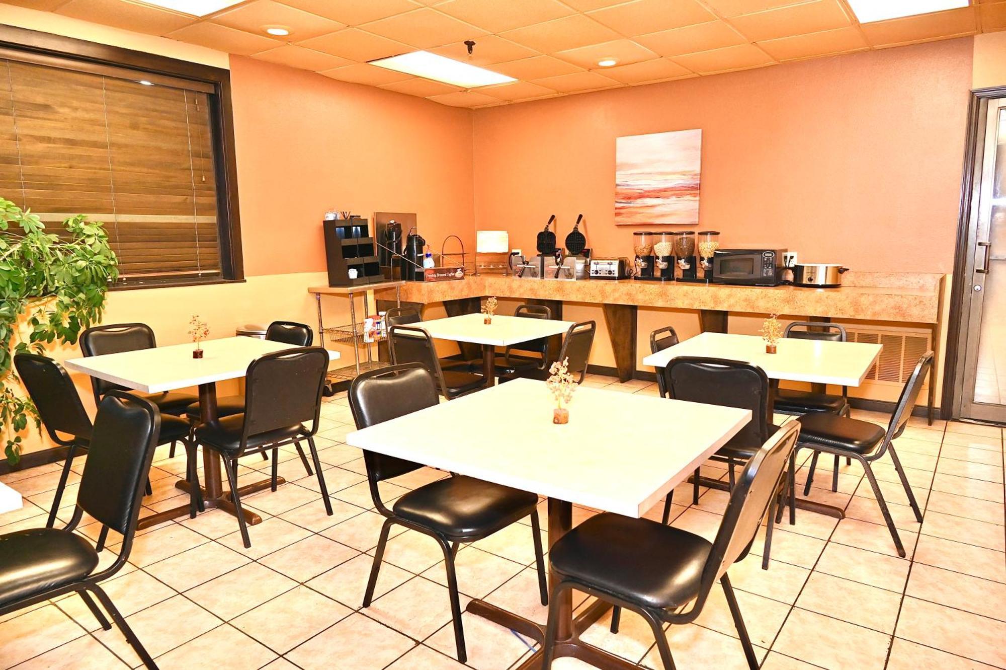 Fortune Inn & Suites Newport 外观 照片
